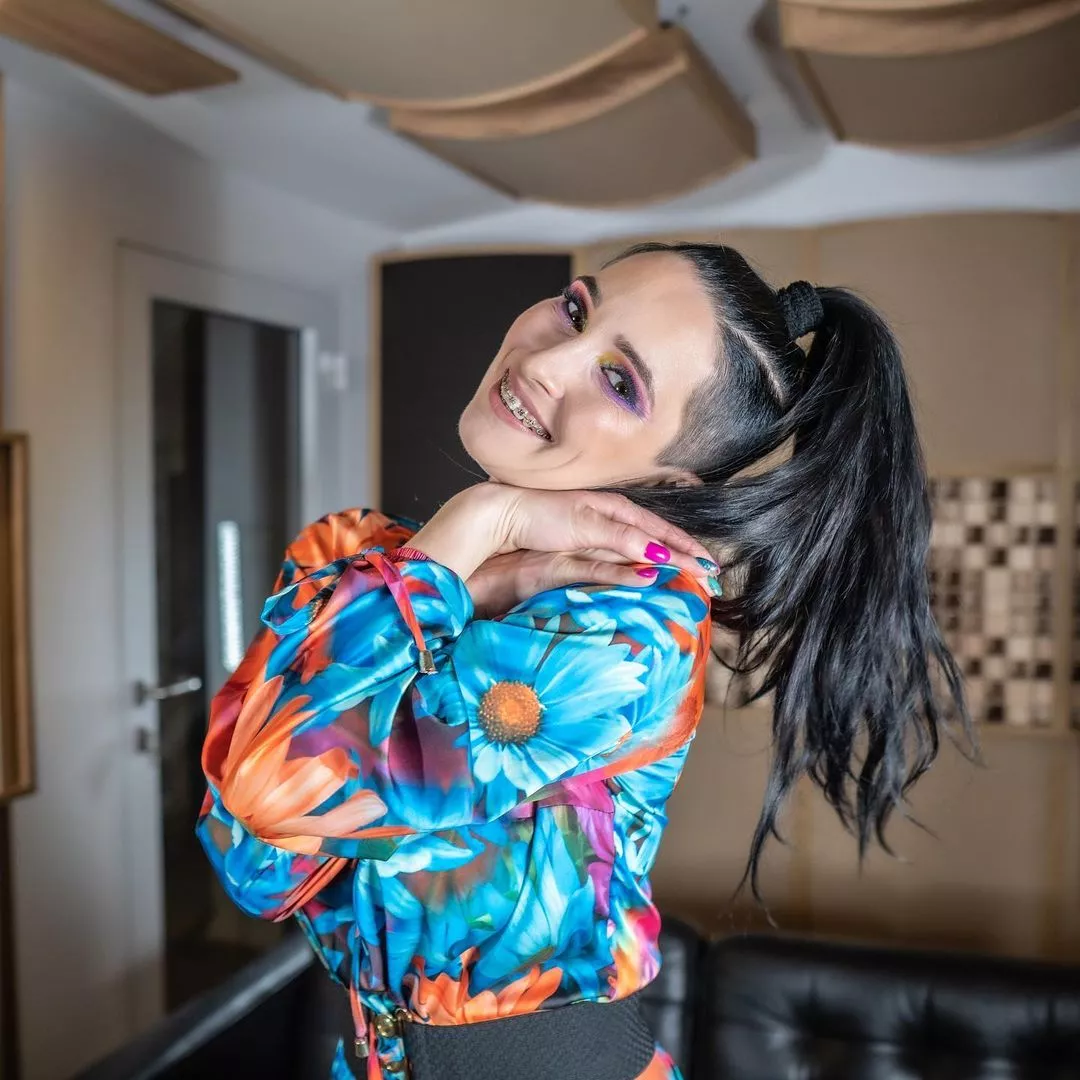 Wyjątkowa sesja gwiazdy disco polo - Emilii z Daj To Głośniej! Pojawiła się też bardzo ważna informacja!
